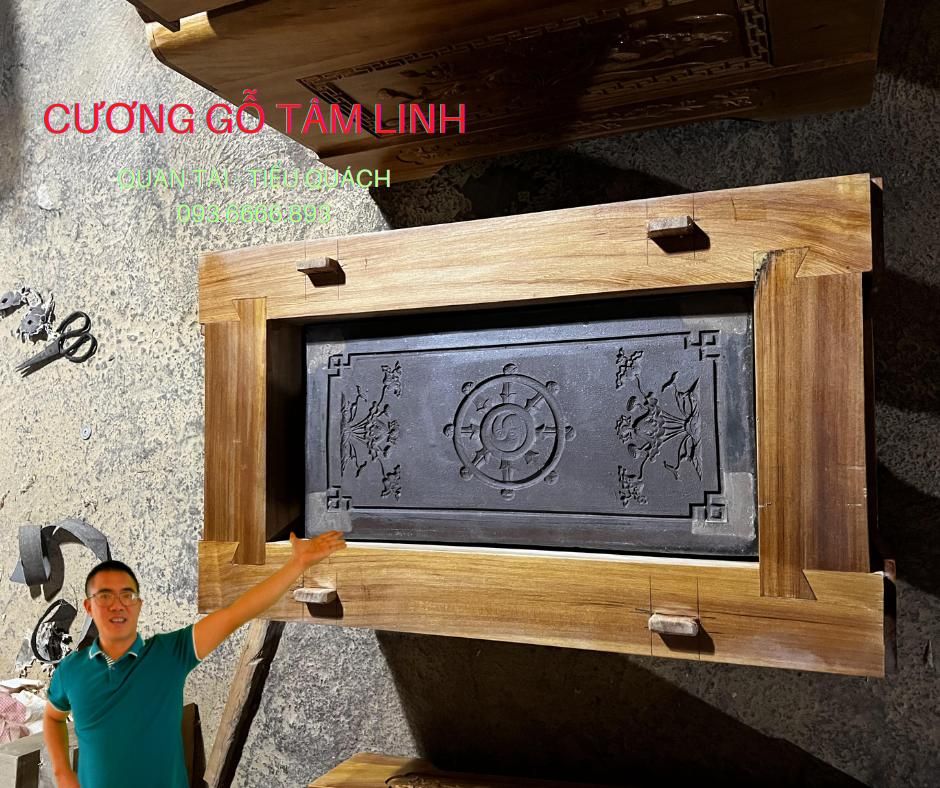 Quách thiêu gỗ ngọc am, tấm hông chạm bánh xe luân hồi