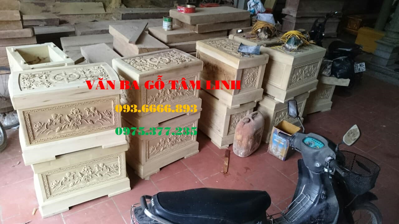 Các mẫu tiểu quách gỗ vàng tâm chạm hoa văn xếp tại xưởng